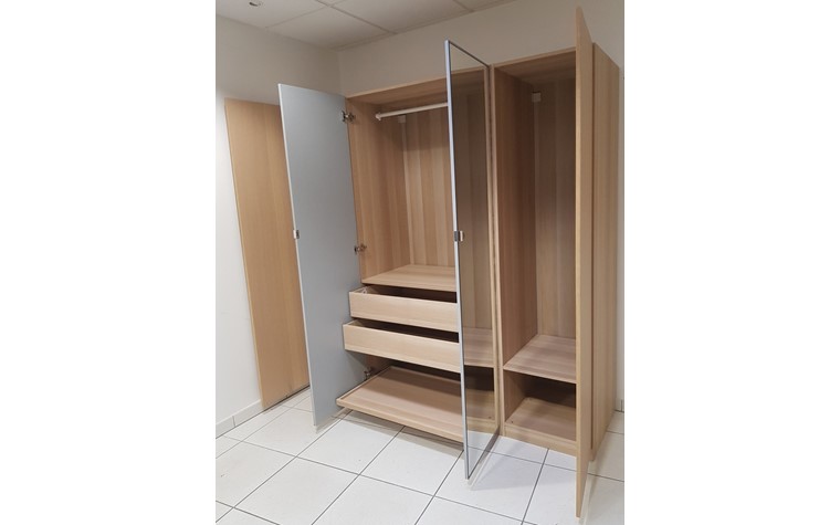 Armoire à habits - grand